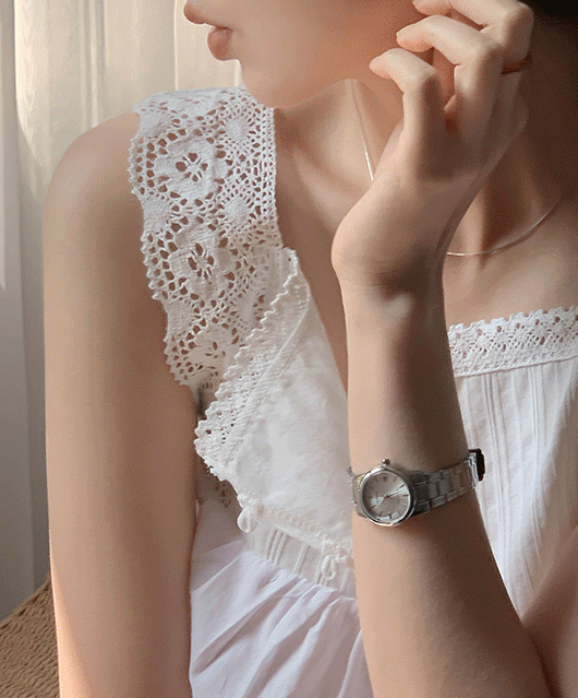 Clash lace sleeveless